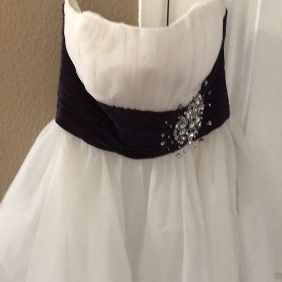 Dress used - Picture 2 of 5